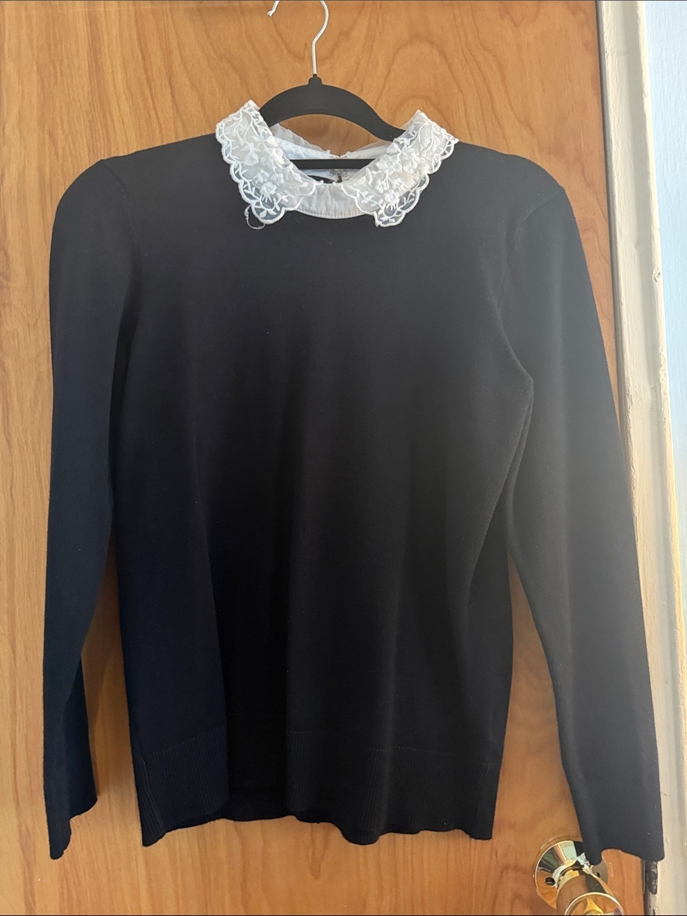 Cable & Gauge Black Top with White Lace Collar